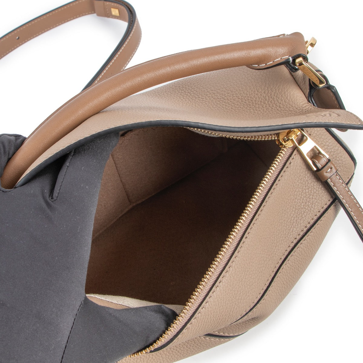 Shop now for your pre-loved, 100% authentic Loewe Beige Grained Leather Small Puzzle Top Handle bag at Labellov in Antwerp