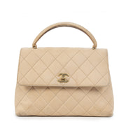 Buy authentic secondhand Chanel Nude Quilted Flap Top Handle Bag at the right price at LabelLOV vintage webshop. Safe and secure online shopping. Koop authentieke tweedehands Chanel Nude Quilted Flap Top Handle Bag met de juiste prijs bij LabelLOV