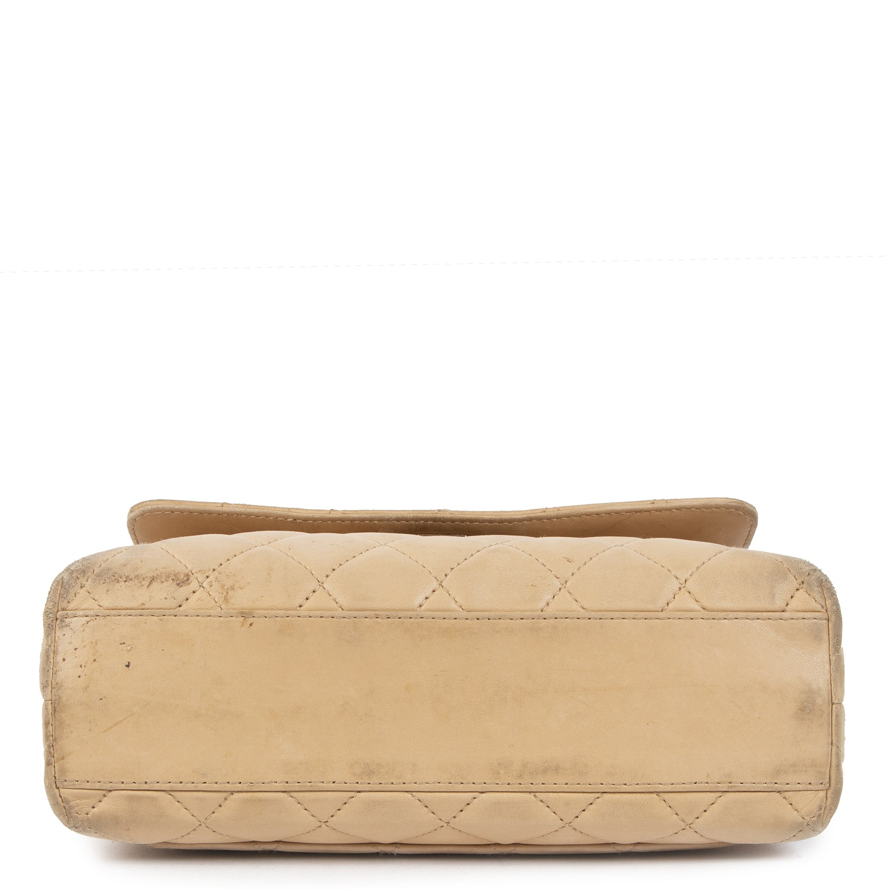 Buy authentic secondhand Chanel Nude Quilted Flap Top Handle Bag at the right price at LabelLOV vintage webshop. Safe and secure online shopping. Koop authentieke tweedehands Chanel Nude Quilted Flap Top Handle Bag met de juiste prijs bij LabelLOV