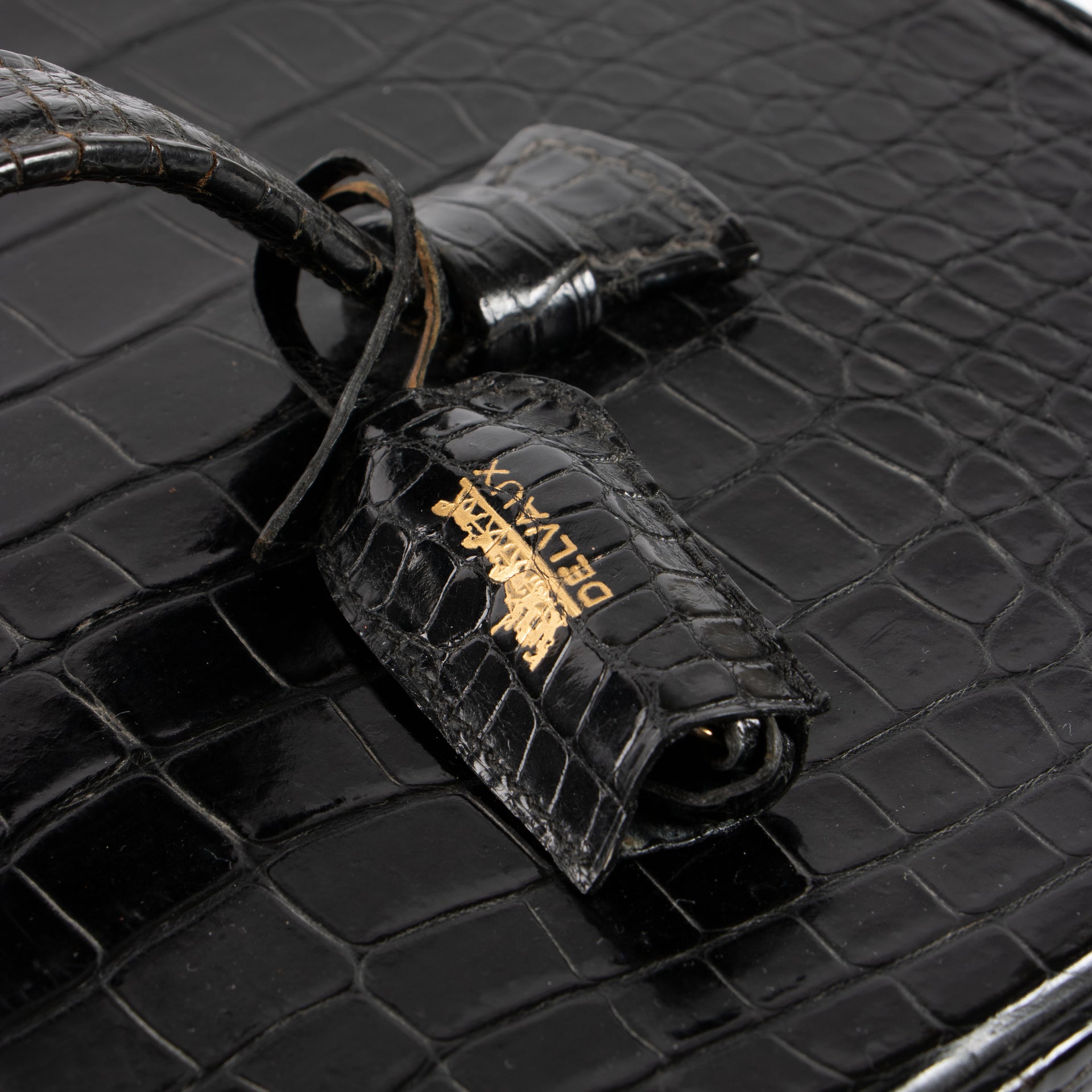 Shop the 100% authentic Delvaux Black Vintage Shiny Crocodile Beauty Case second hand on Labellov.com