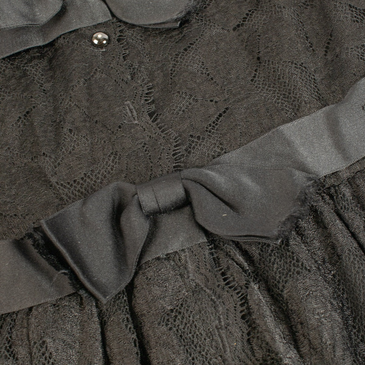 shop 100% authentic second hand Chanel 05A Black Lace Dress - Size FR42 on Labellov.com