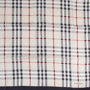 Koop authentieke tweedehands Burberry sjaals voor de juiste prijs.