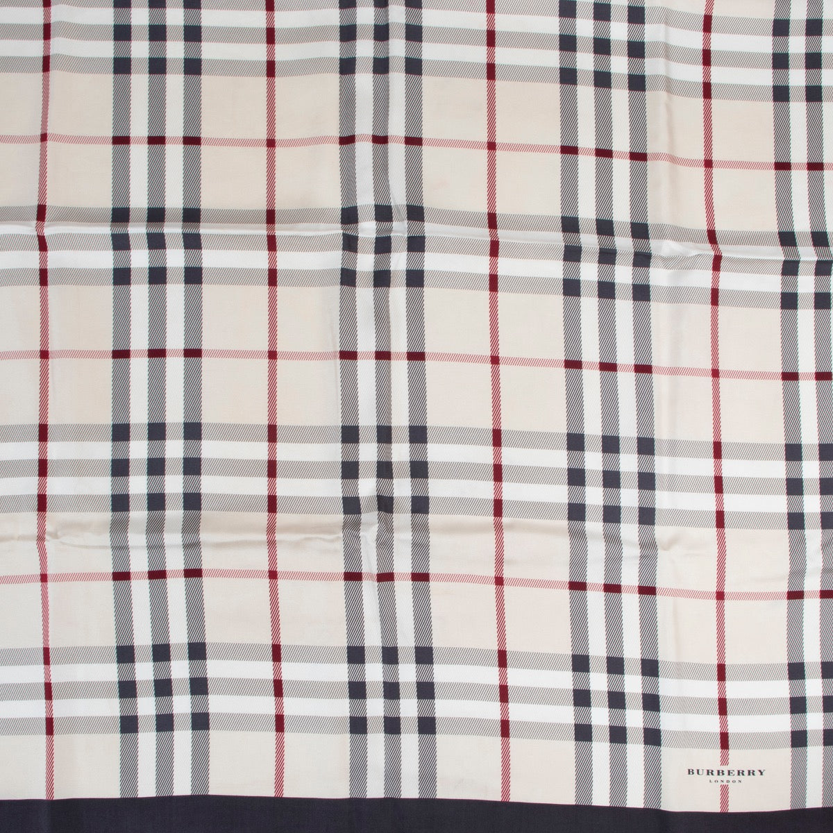 Koop authentieke tweedehands Burberry sjaals voor de juiste prijs.