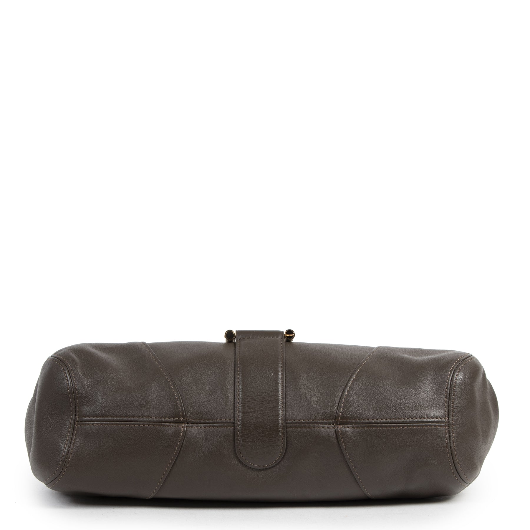 Buy authentic secondhand Delvaux bags at the right price at LabelLOV vintage webshop. Safe and secure online shopping.
