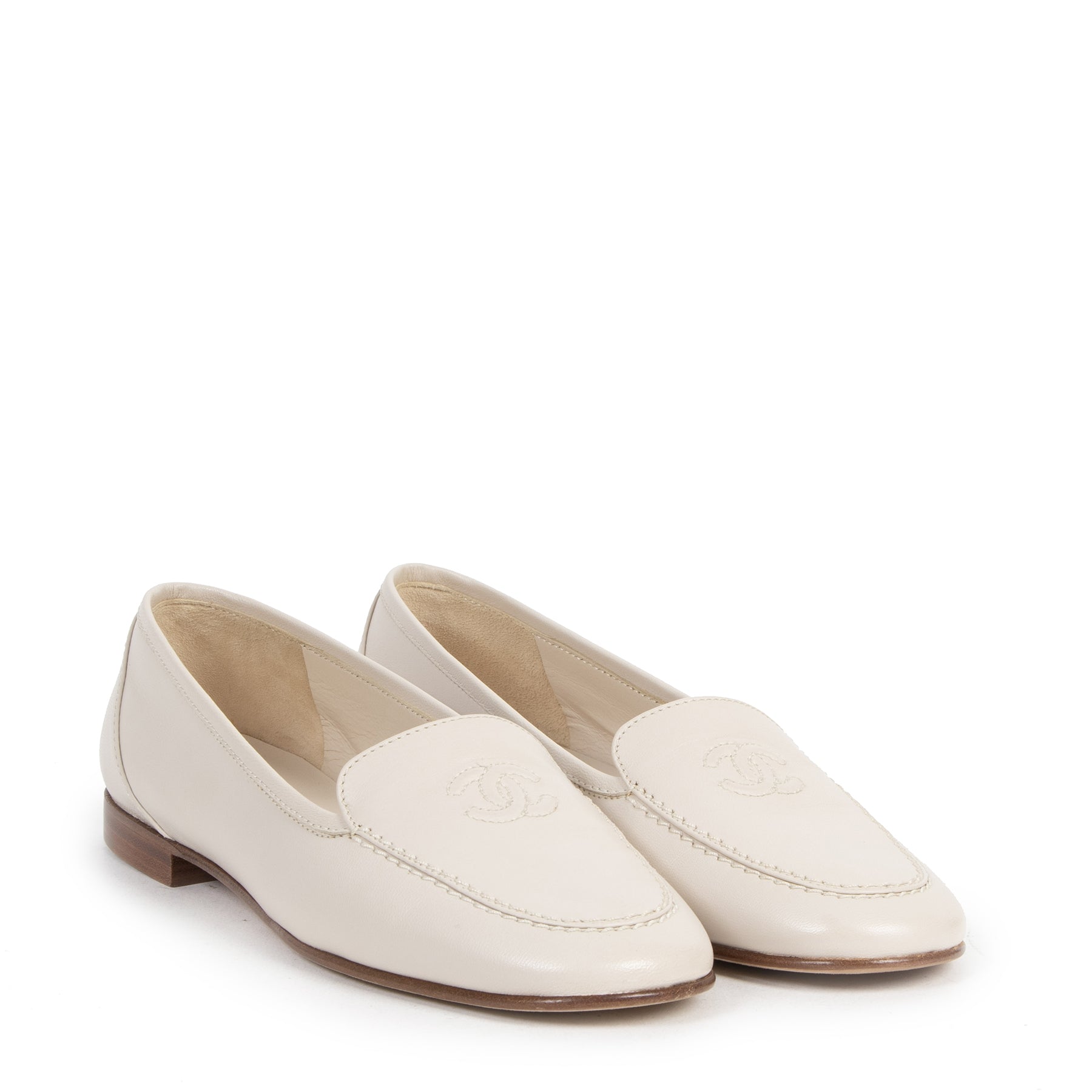 Authentieke tweedehands vintage Chanel Beige CC Loafers - Size 36 koop online webshop LabelLOV