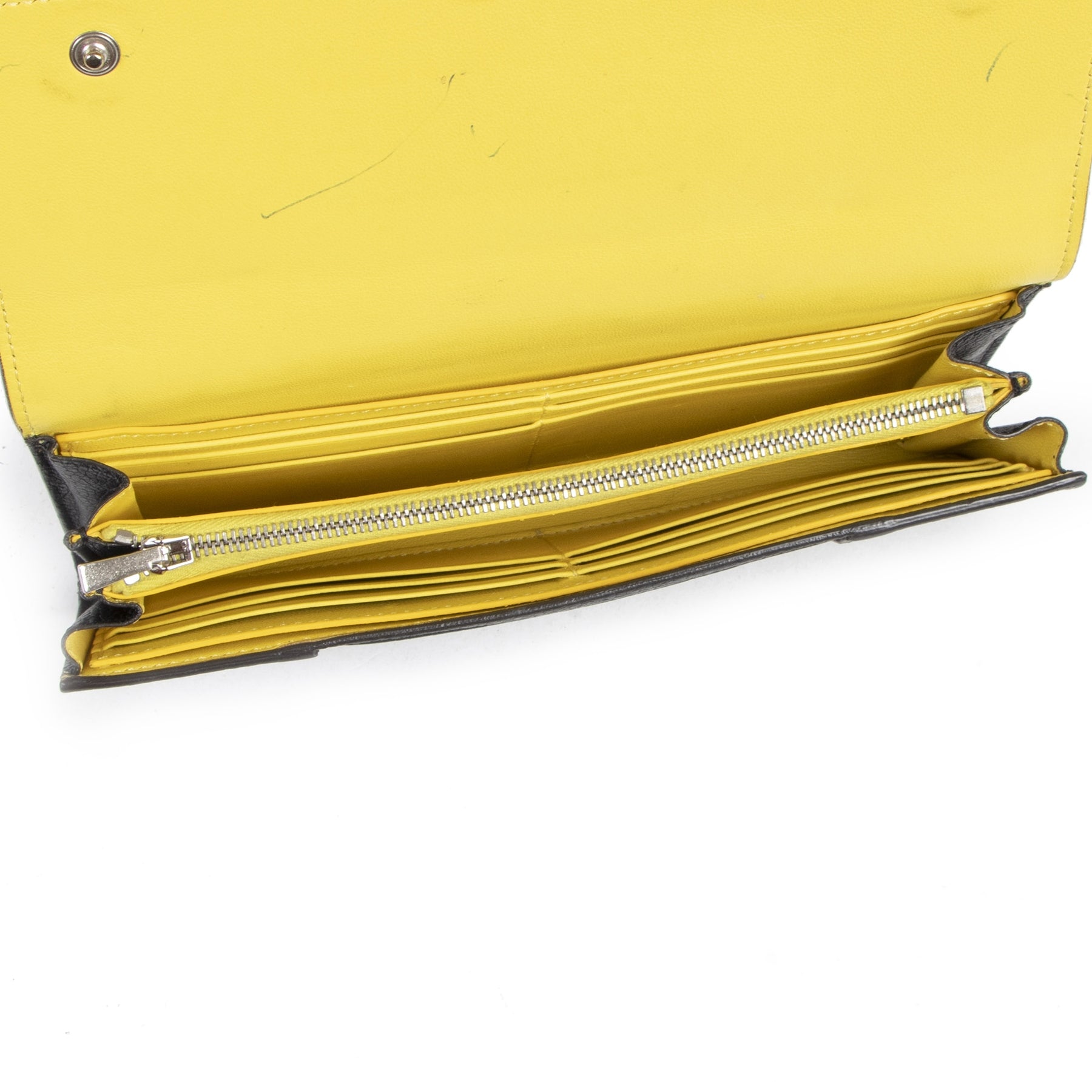 Buy authentic secondhand Celine wallets at the right price at LabelLOV vintage webshop. Safe and secure online shopping.