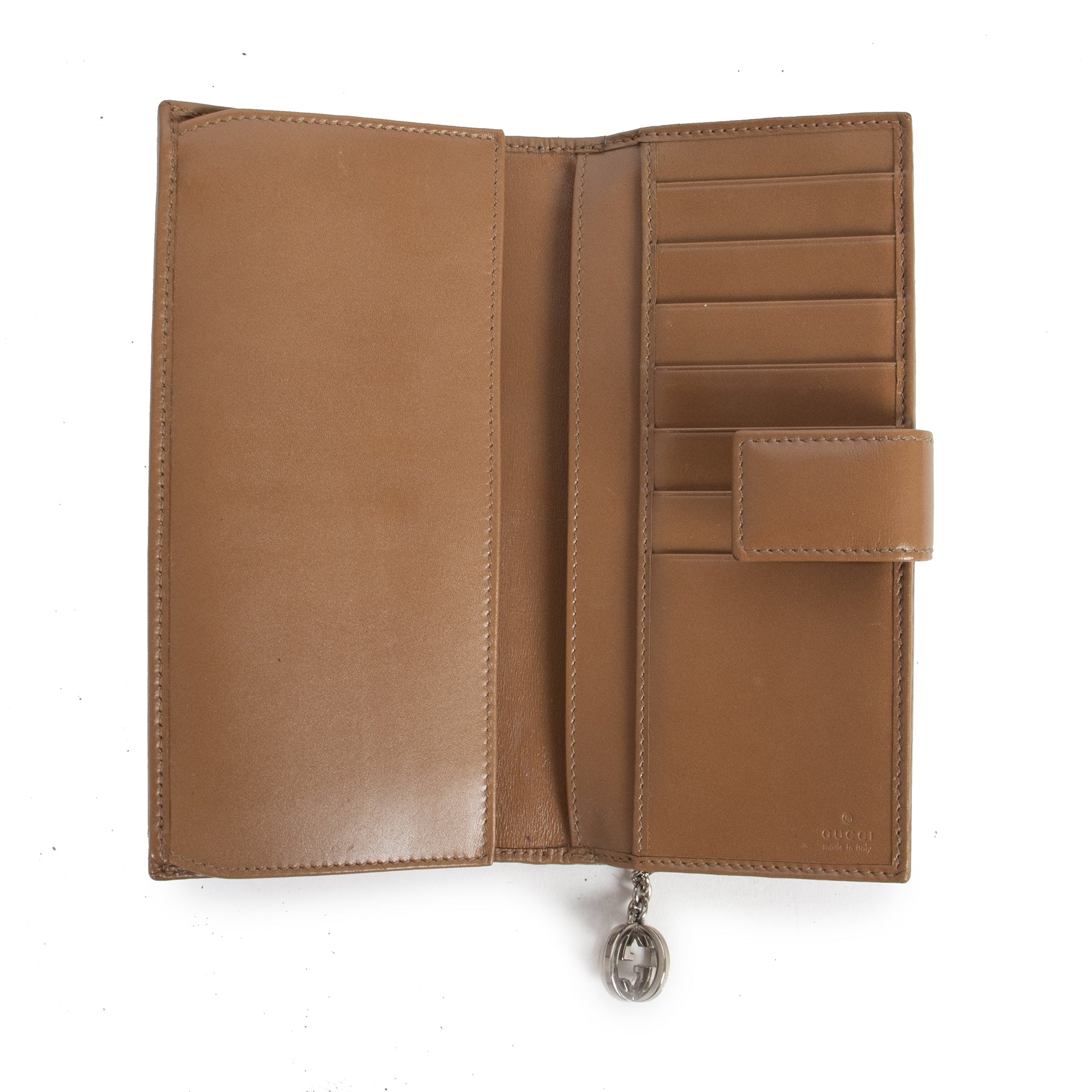 Buy authentic secondhand Gucci wallets at the right price at LabelLOV vintage webshop. Safe and secure online shopping.