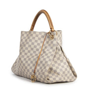 Buy authentic secondhand Louis Vuitton bags at the right price at LabelLOV vintage webshop.