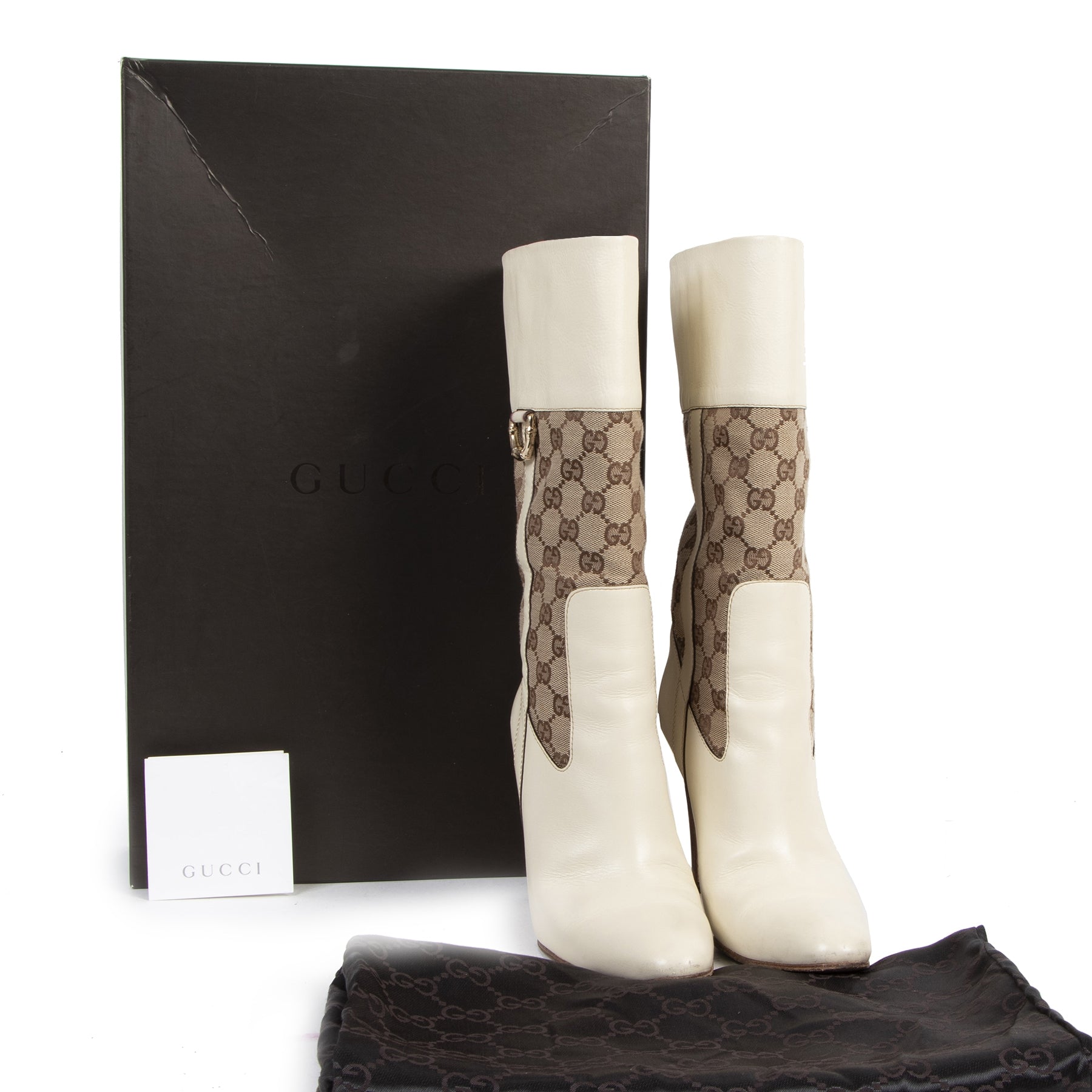 Buy authentic secondhand Gucci shoes at the right price at LabelLOV vintage webshop. Safe and secure online shopping.