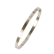 Cartier White Gold LOVE Small Bracelet - size 17 aan de beste prijs bij Labellov tweedehands luxe in Antwerpen en Knokke. Wij kopen en verkopen steeds aan de beste prijs.