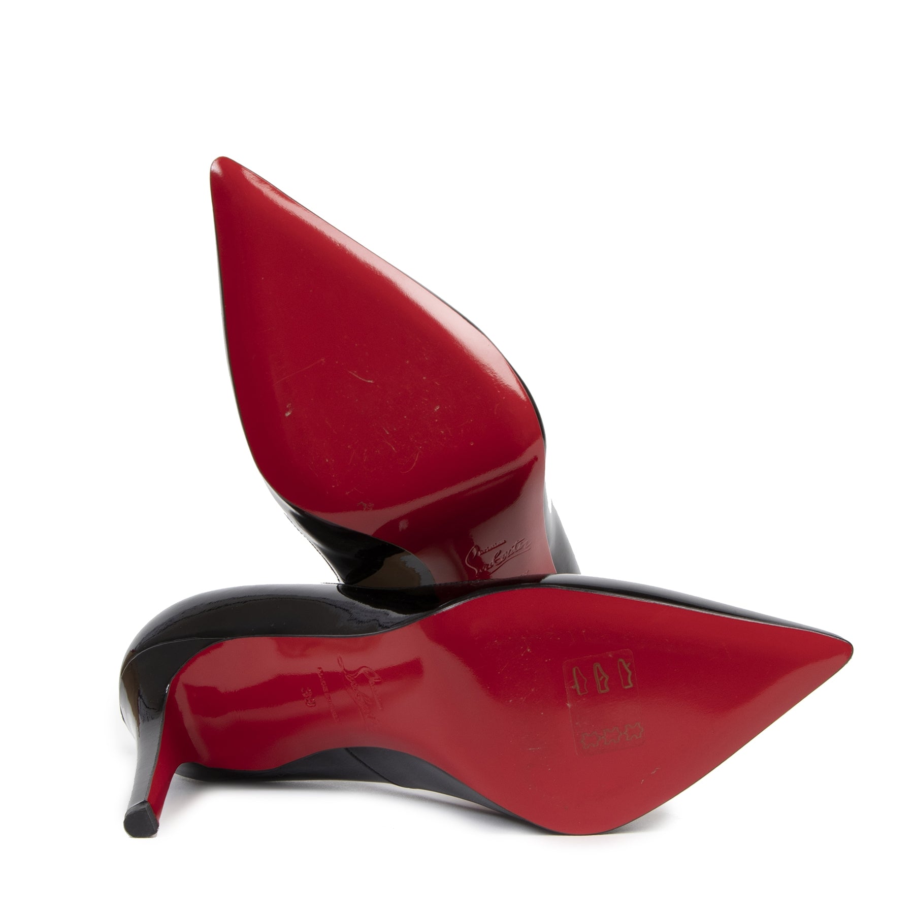 Buy authentic secondhand Louboutin pumps at the right price at LabelLOV vintage webshop. Safe and secure online shopping.