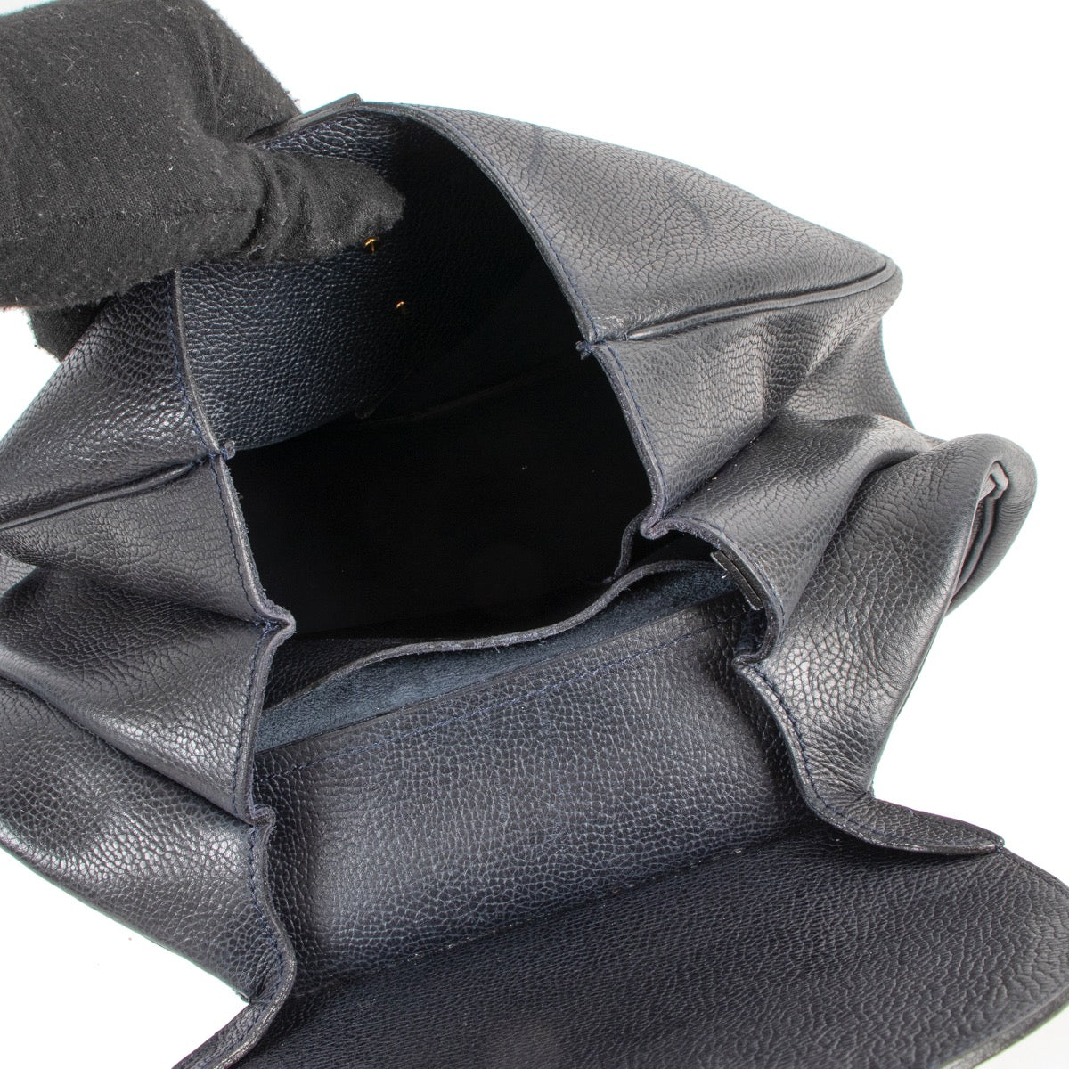 Buy online an authentic second hand Delvaux dark blue Jumping leather Cerceau shoulder bag in very good condition at Labellov in Antwerp.
