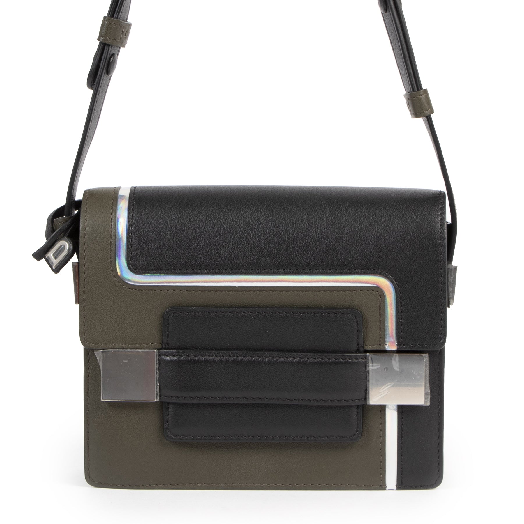 Buy authentic secondhand Delvaux bags at the right price at LabelLOV vintage webshop.
