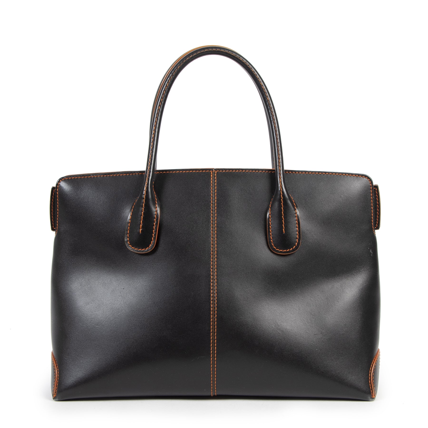 Buy authentic secondhand Tod's bags at the right price at LabelLOV vintage webshop. Safe and secure online shopping.