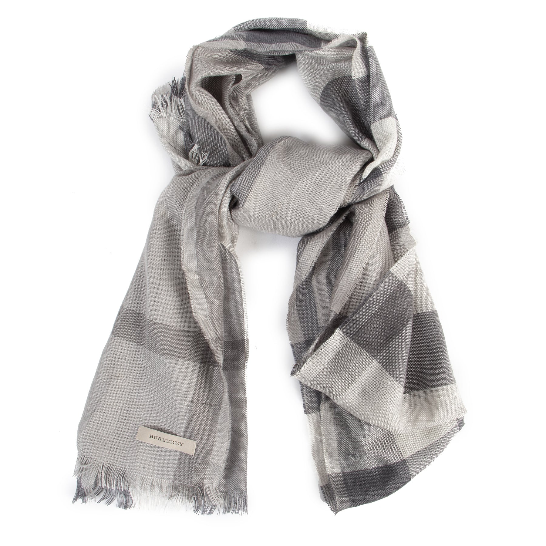 Buy authentic secondhand Burberry scarves at the right price at LabelLOV vintage webshop.