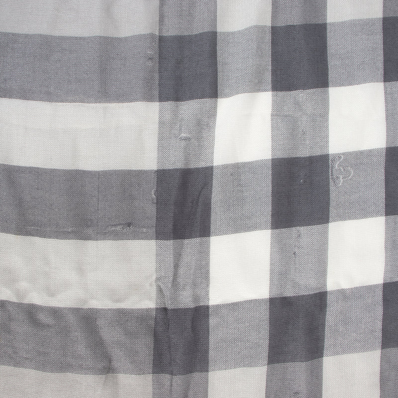 Buy authentic secondhand Burberry scarves at the right price at LabelLOV vintage webshop. Safe and secure online shopping.
