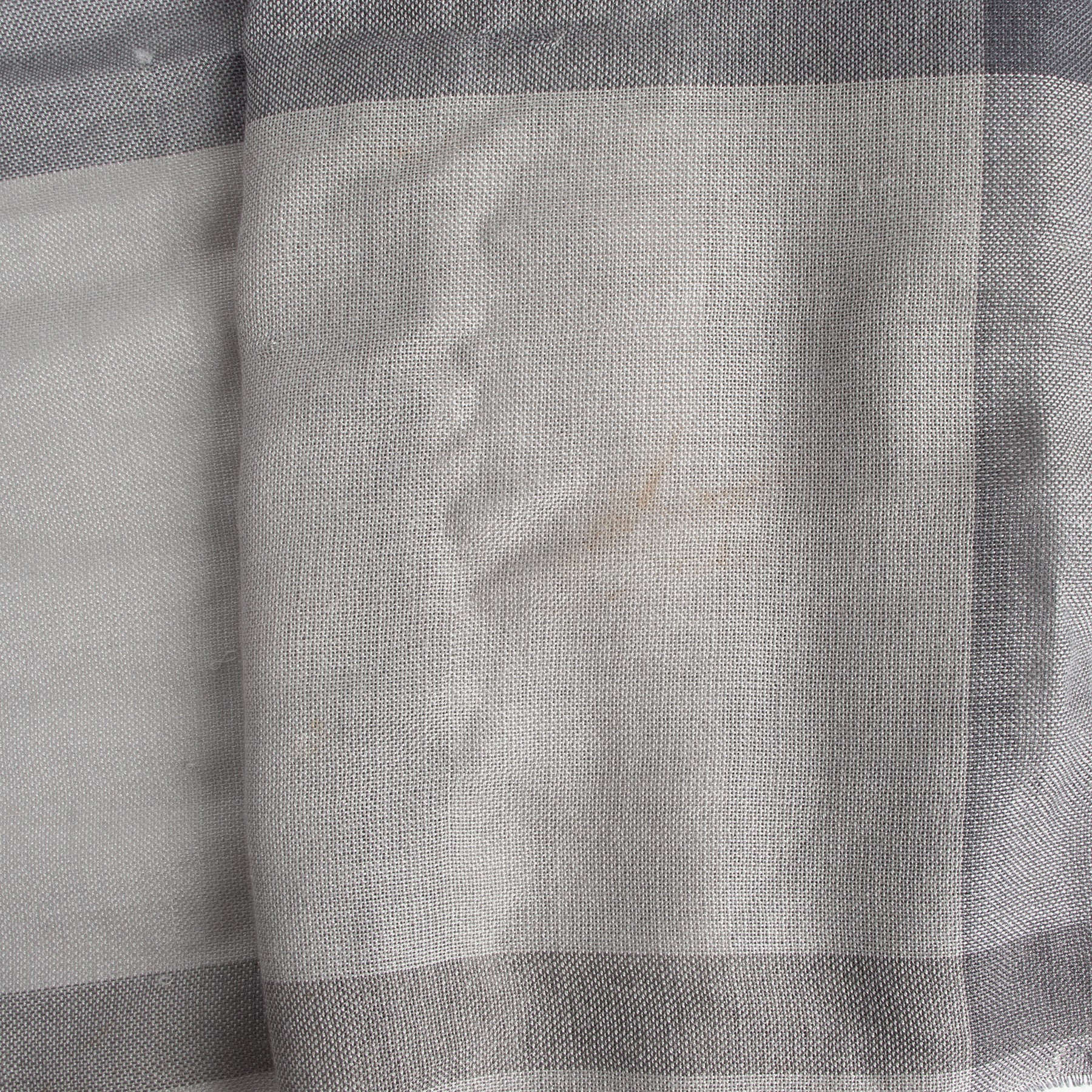 Koop authentieke tweedehands Burberry Sjaals