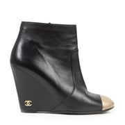 Authentieke Tweedehands Chanel Black Leather Wedge Boots Gold Toe - Size 37 juiste prijs veilig online shoppen luxe merken webshop winkelen Antwerpen België mode fashion
