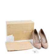 These Sergio Rossi Scarpe Donna Taupe Pumps - Size 38,5 are available to get a secondlife. Buy them online or in store at Labellov Luxury Antwerp