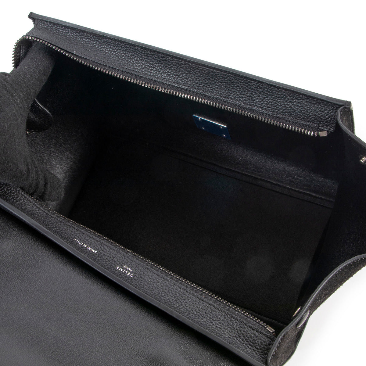 Shop safe online at Labellov in Antwerp this 100% authentic second hand Celine Black Leather Trapeze Shoulder Bag in very good, excellent condition.