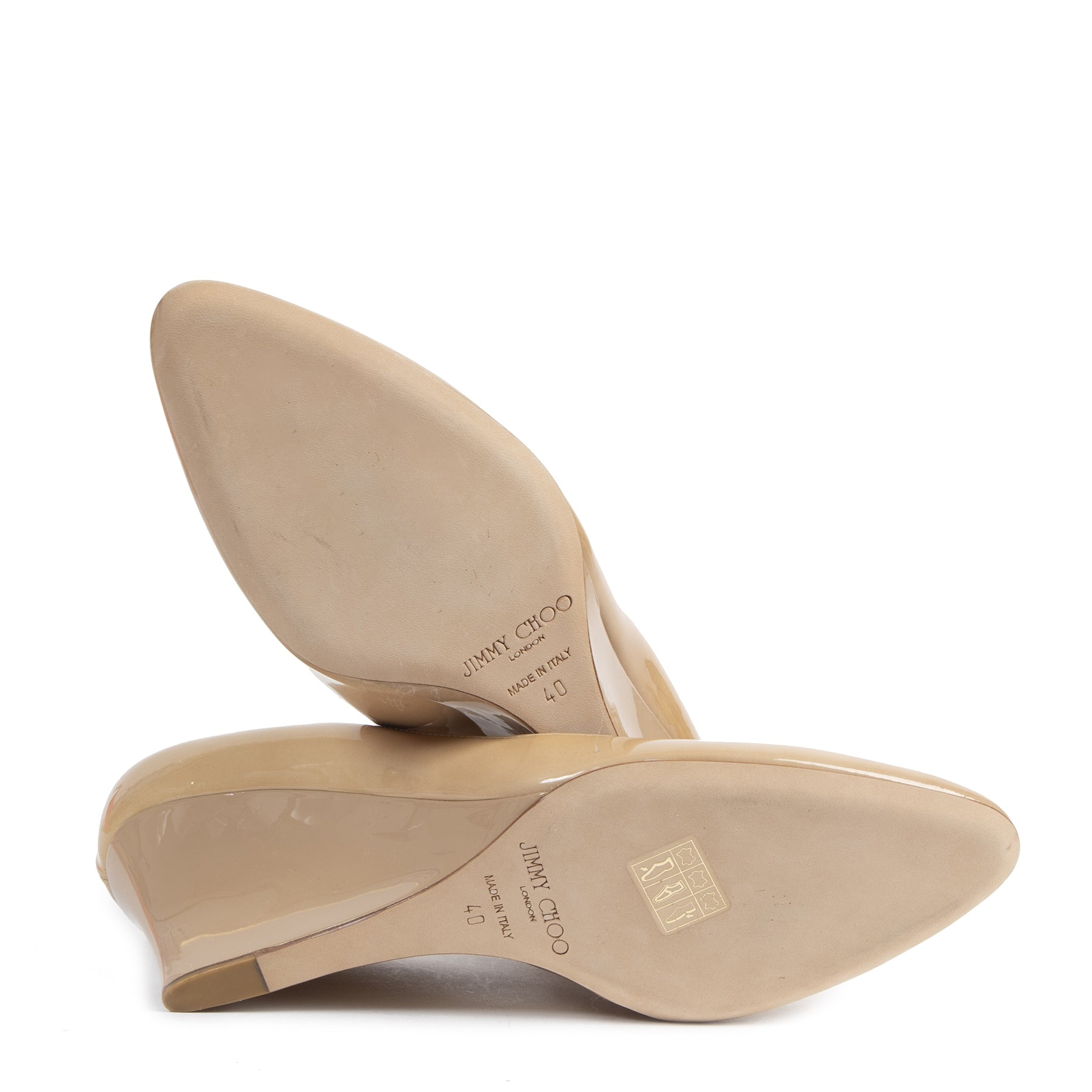 Authentieke Tweedehands Jimmy Choo Nude Patent Leather Wedge Heels - Size 40 juiste prijs veilig online shoppen luxe merken webshop winkelen Antwerpen België mode fashion