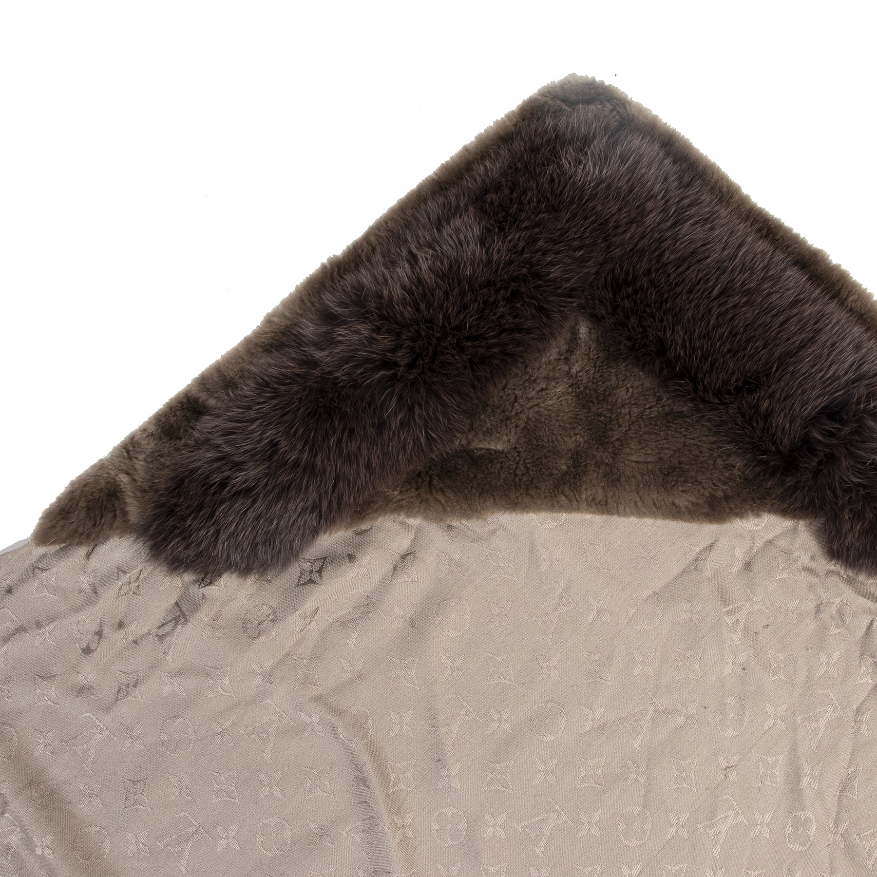 Authentique seconde-main vintage Louis Vuitton Monogram V Fur Verone Shawl achète en ligne webshop LabelLOV