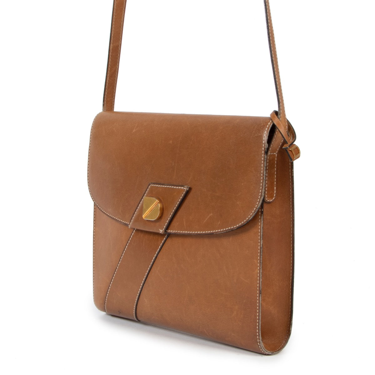 Achetez en ligne second main ce sac Delvaux brune chez Labellov.com.
