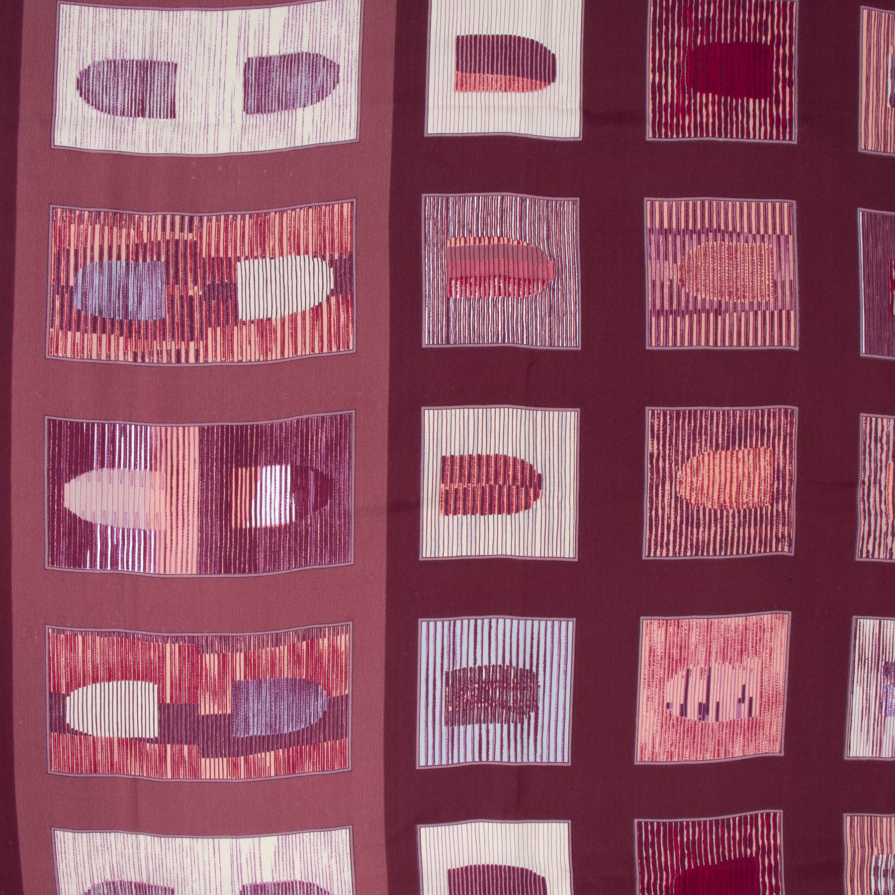 Delvaux Red Silk Carre Scarf pour le meilleur prix chez Labellov à Anvers Belgique