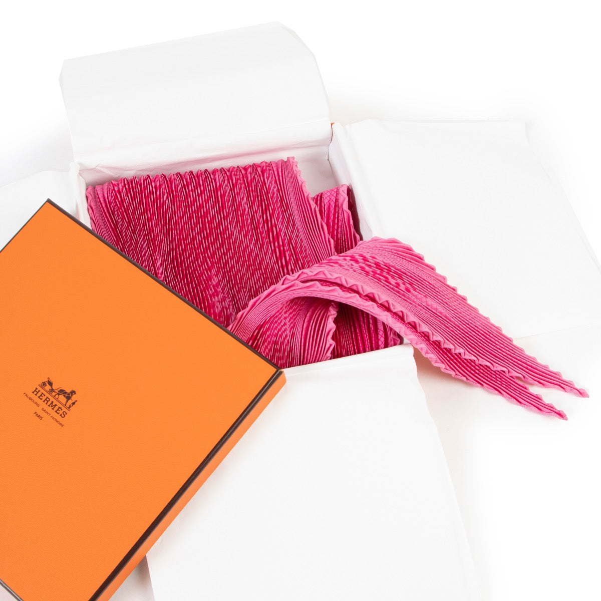 Shop safe online 100% authentic second hand Hermès Pink Le Carré Plissé Scarf in very good condition at the right price at Labellov in Antwerp.