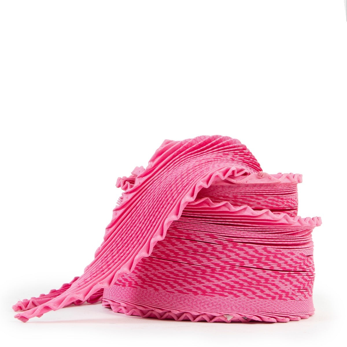 Shop safe online 100% authentic second hand Hermès Pink Le Carré Plissé Scarf in very good condition at the right price at Labellov in Antwerp.