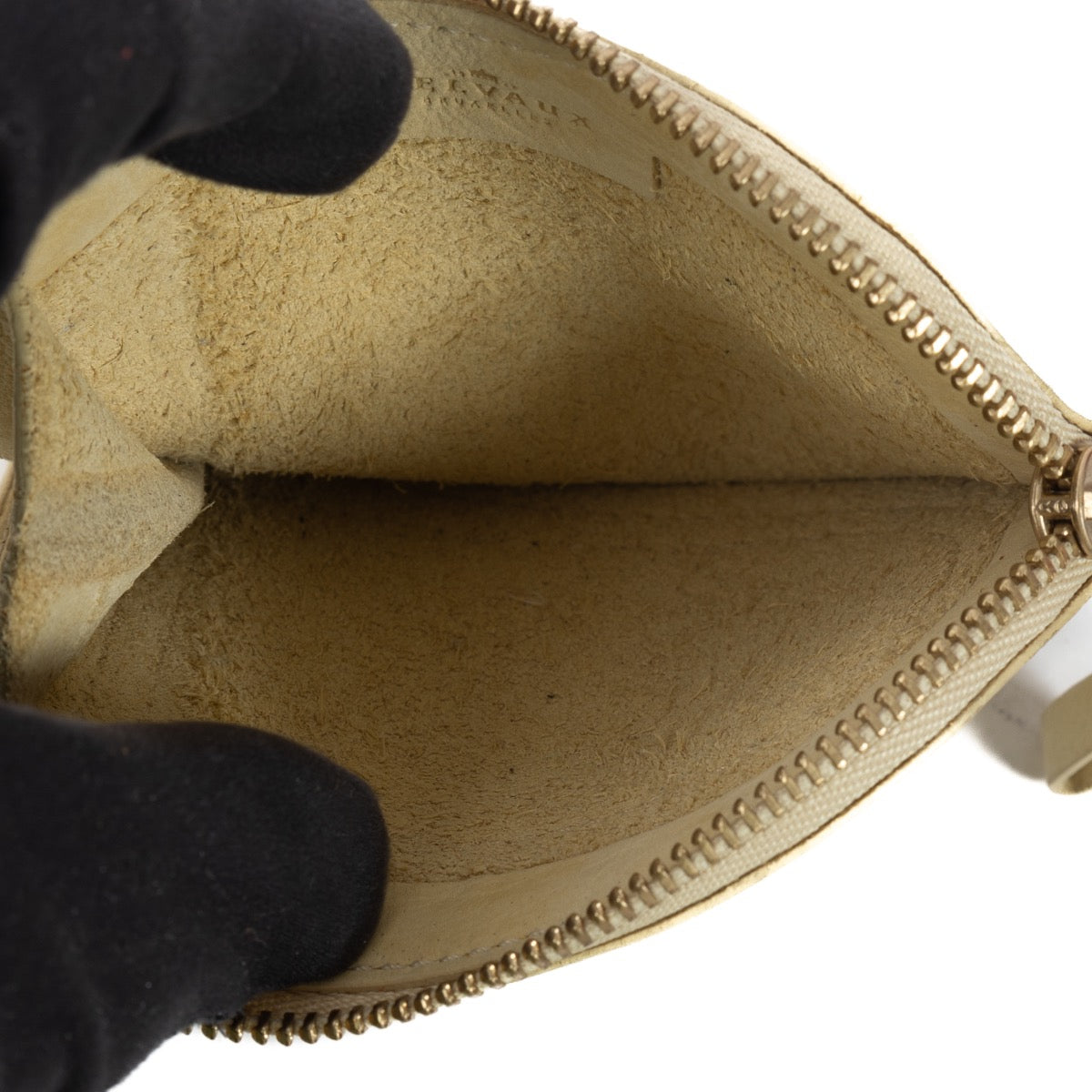 Shop 100% authentic second-hand Delvaux Beige D Wallet on Labellov.com