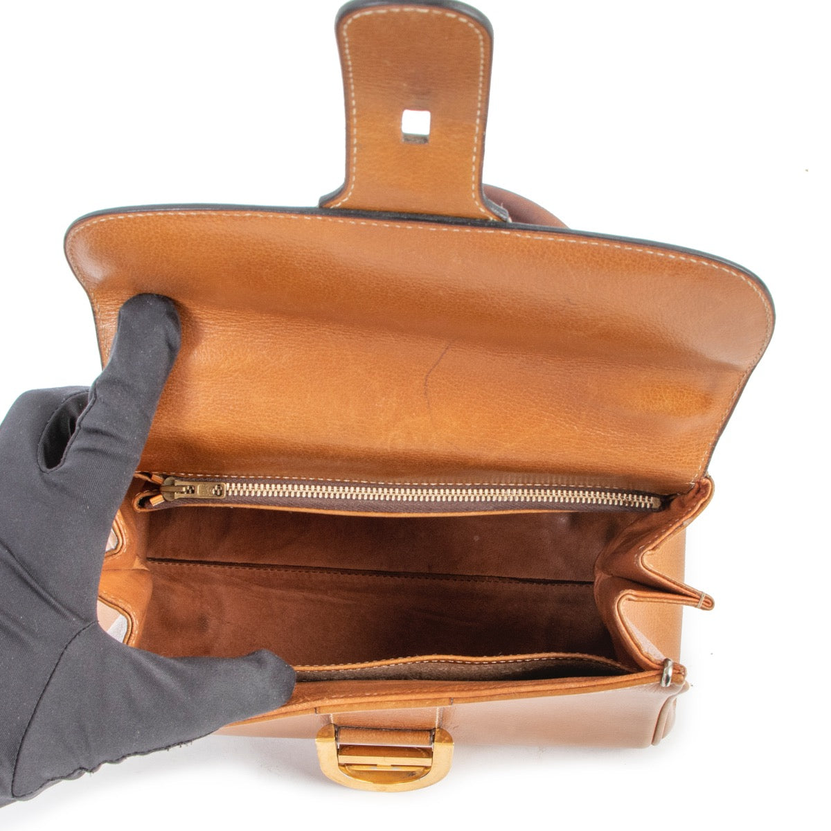 Buy online an authentic second hand Delvaux Brillant PM cognac leather handbag in good condition at Labellov in Antwerp.