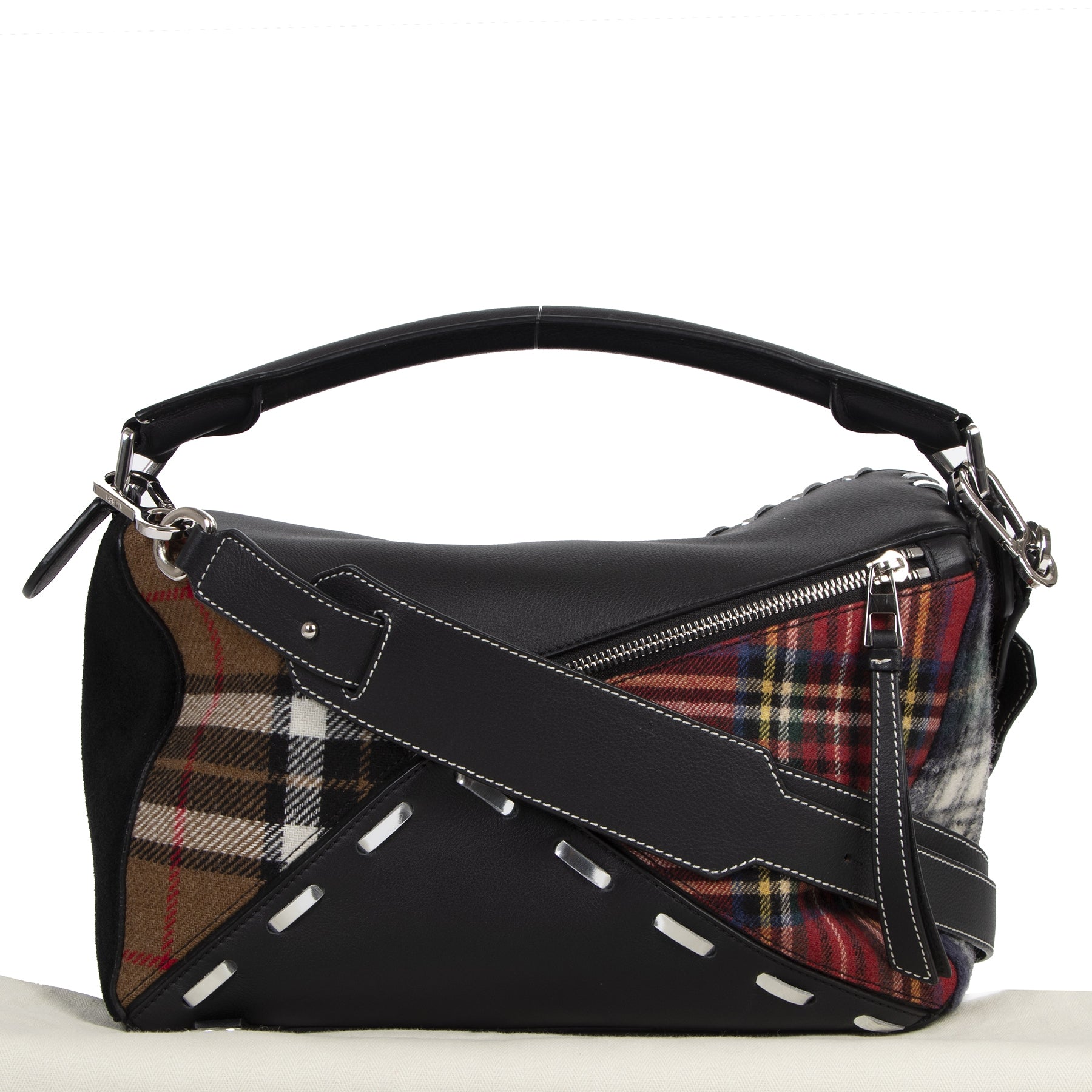 Buy authentic secondhand Loewe Puzzle bags at labelLOV Antwerp