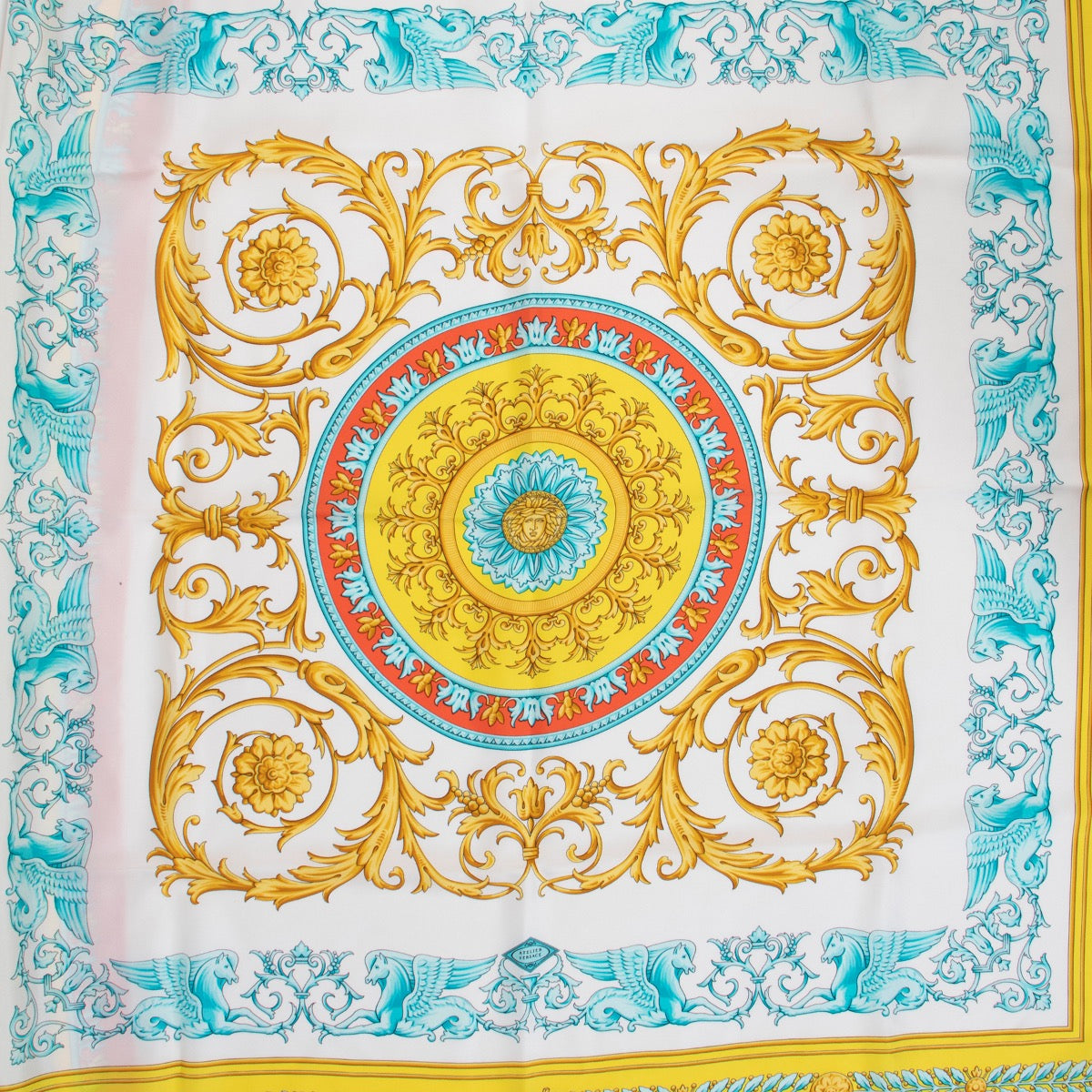 Shop safe online at Labellov in Antwerp this 100% authentic second hand Versace Multicolor Scarf