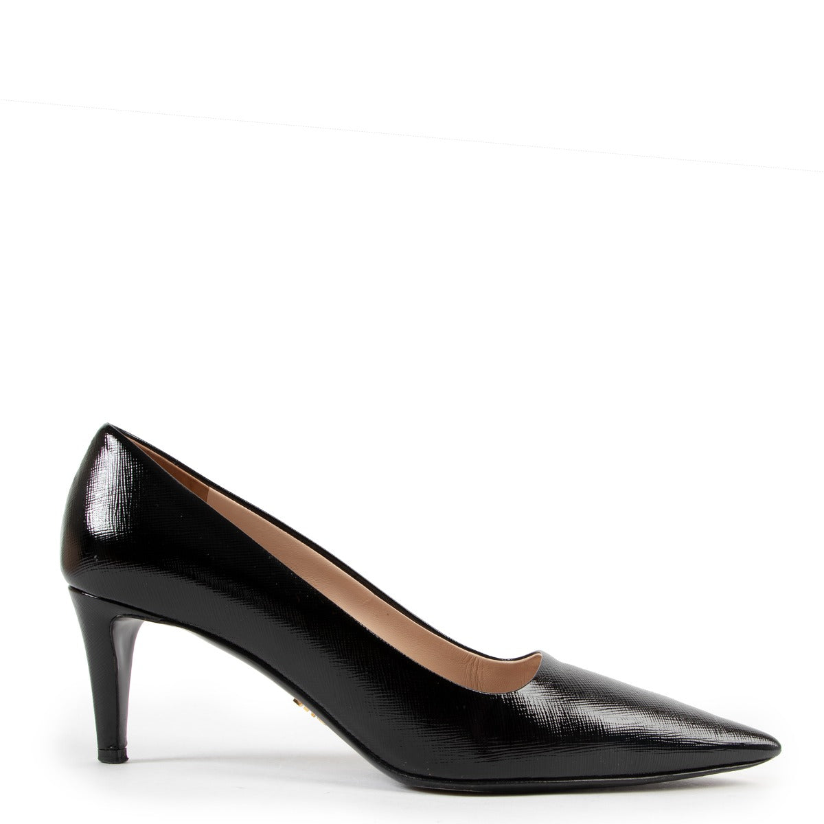 Prada Black Shiny Saffiano Patent Leather Pumps Buy these gorgeous Prada heels here safely