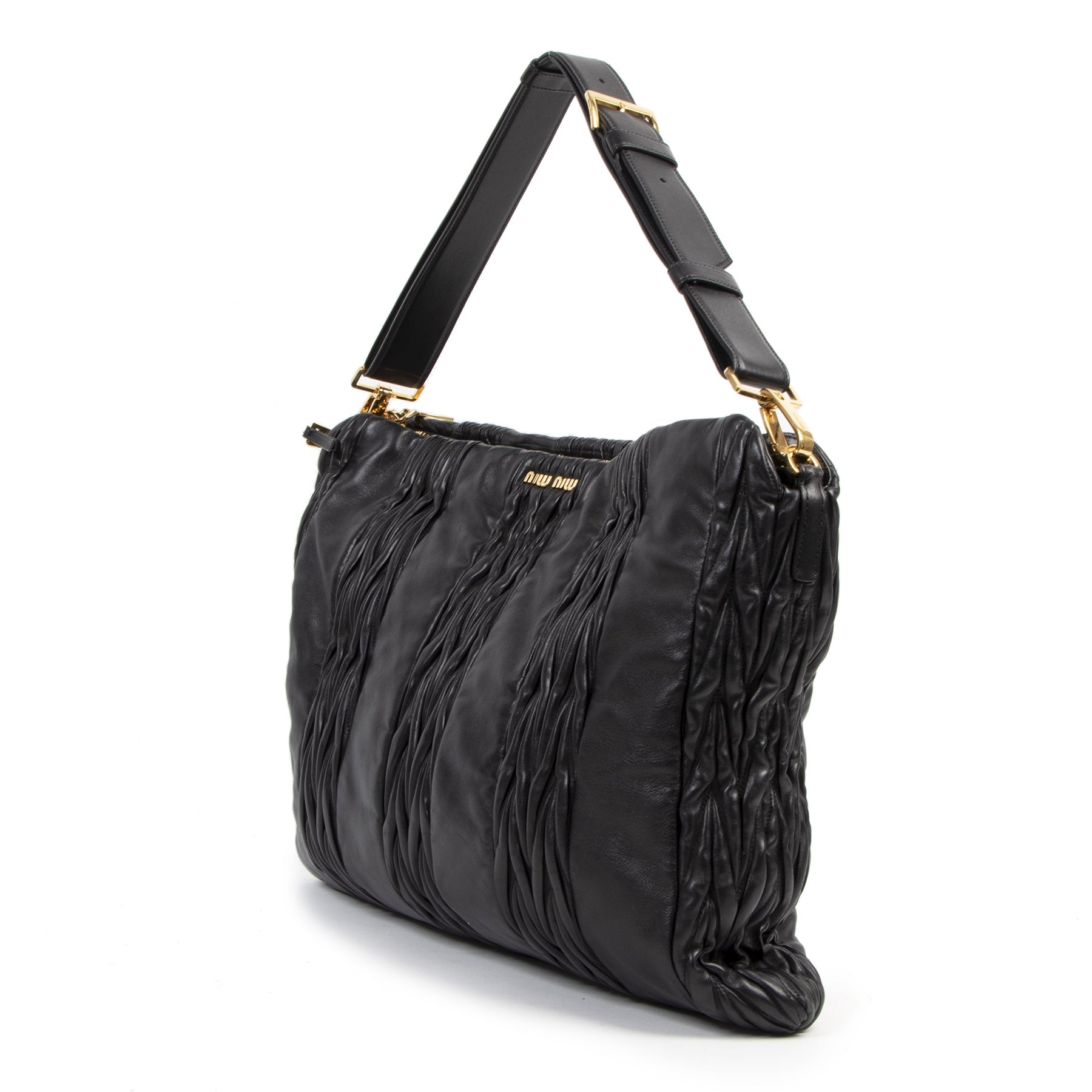 Miu Miu Black Sacca Matelassé Patch Bag pour le meilleur prix chez Labellov à Anvers Belgique