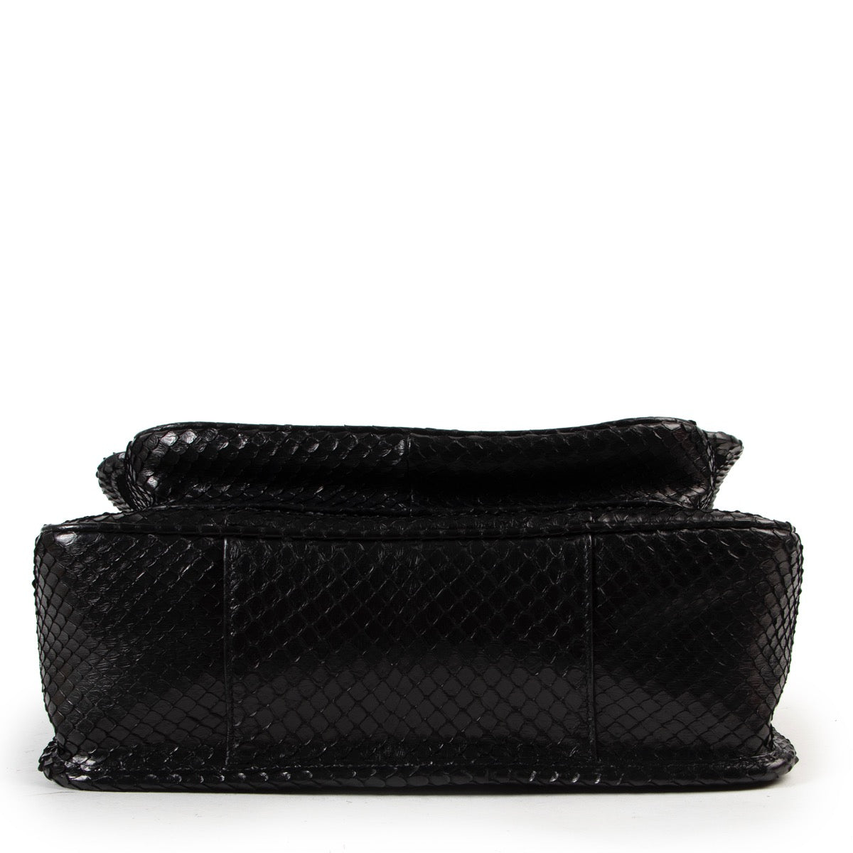 Buy this Saint Laurent Niki Genuine Anaconda Shoulder Bag in perfect condition at Labellov in store and online. Koop deze Saint Laurent Niki Genuine Anaconda Schouder Tas in perfecte staat bij Labellov in winkel en online.