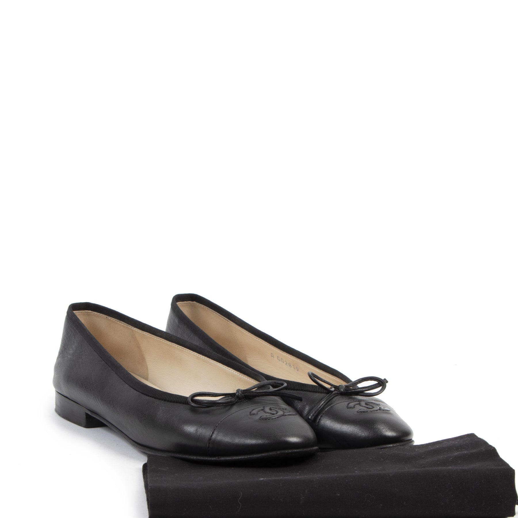 Authentieke tweedehands vintage Chanel Black Leather Flats - Size 37,5 Koop online webshop LabelLOV