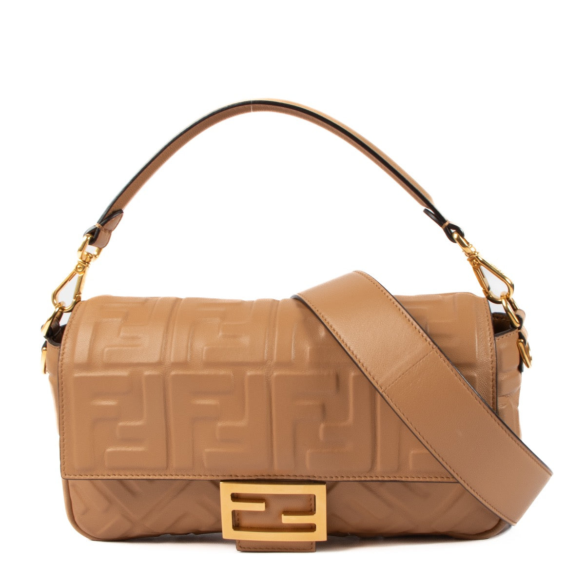 Shop safe online at Labellov in Antwerp, Brussels and Knokke this 100% authentic second hand Fendi Beige Soft Nappa Baguette Bag. Veilig online tweedehands authentieke Fendi Beige Soft Nappa Baguette handtas kopen bij Labellov.