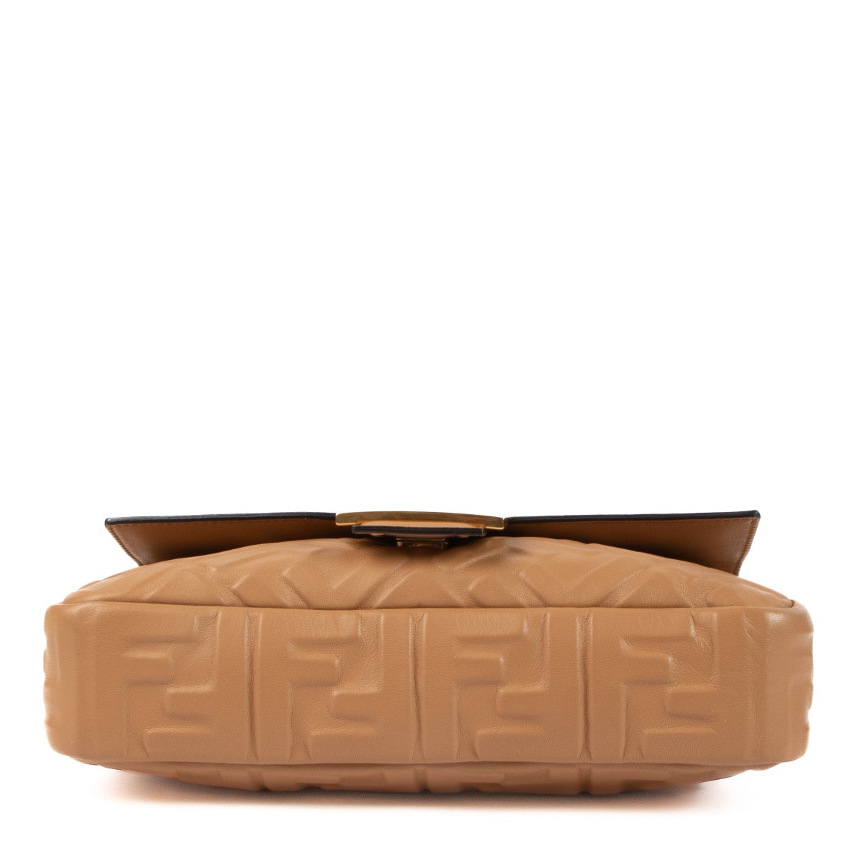 Shop safe online at Labellov in Antwerp, Brussels and Knokke this 100% authentic second hand Fendi Beige Soft Nappa Baguette Bag. Veilig online tweedehands authentieke Fendi Beige Soft Nappa Baguette handtas kopen bij Labellov.