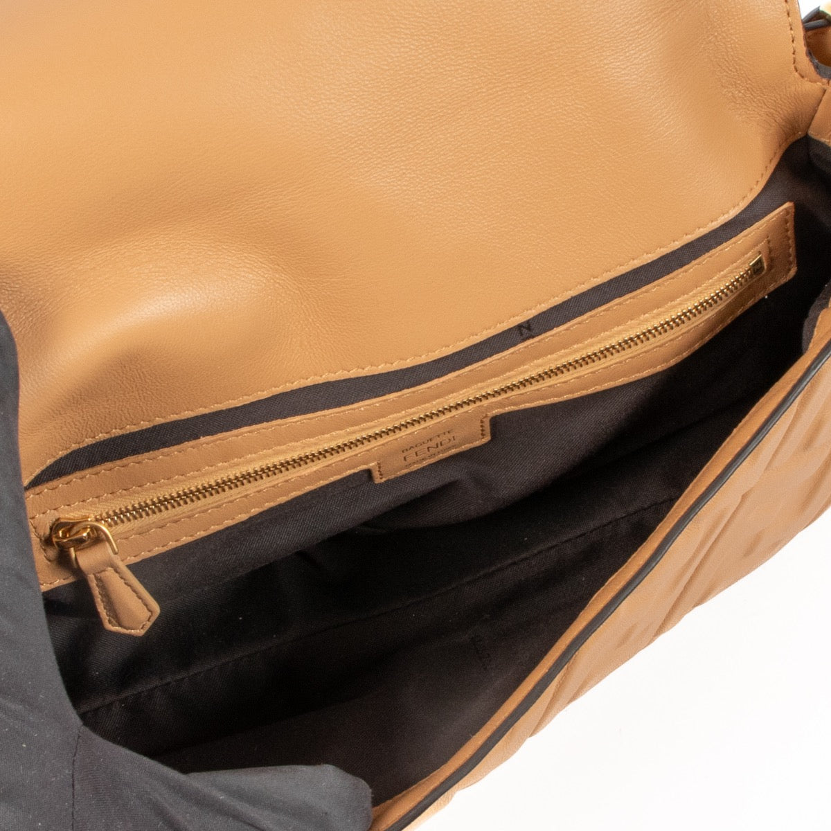 Shop safe online at Labellov in Antwerp, Brussels and Knokke this 100% authentic second hand Fendi Beige Soft Nappa Baguette Bag. Veilig online tweedehands authentieke Fendi Beige Soft Nappa Baguette handtas kopen bij Labellov.