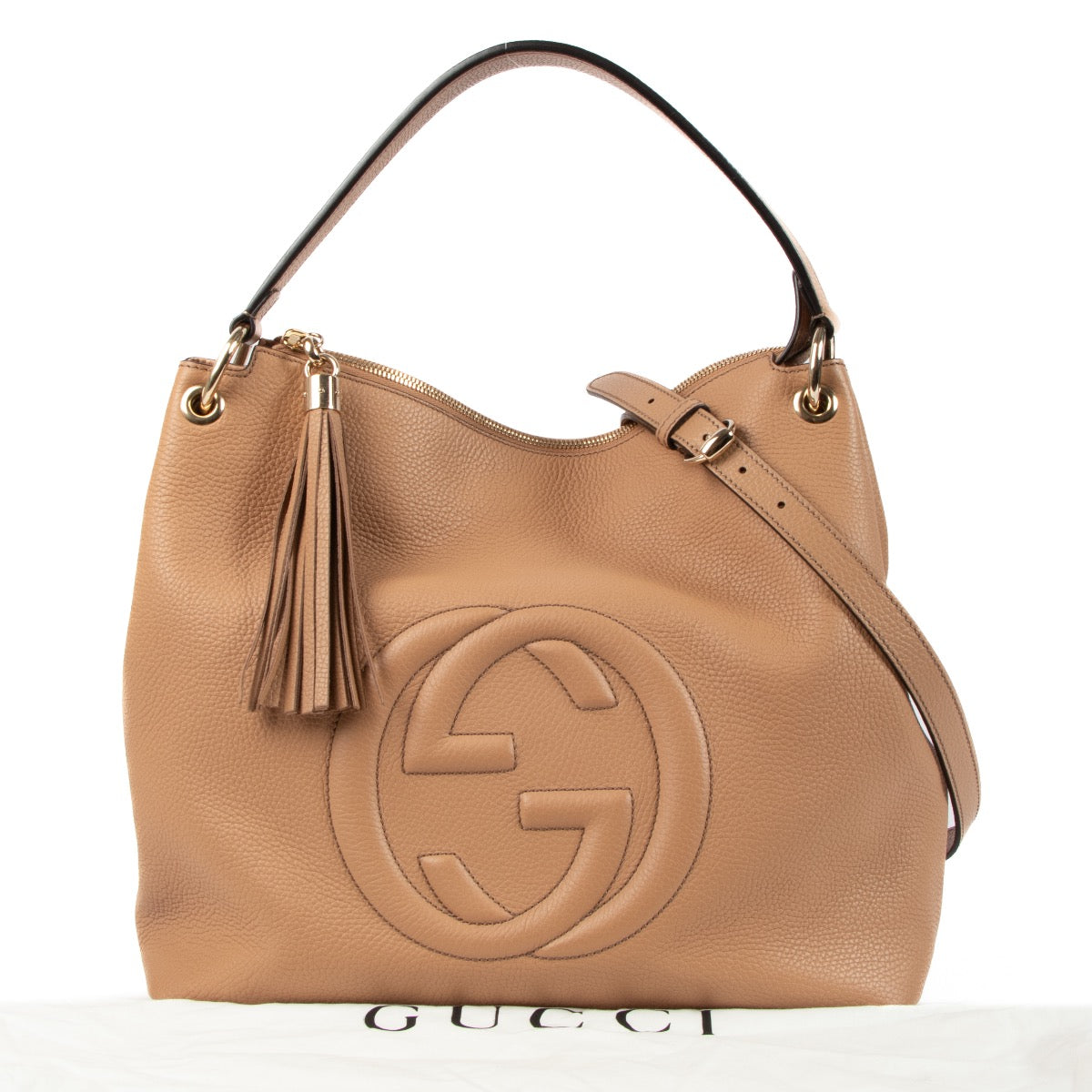 Shop safe online at Labellov in Antwerp, Brussels and Knokke this 100% authentic second hand Gucci Beige Soho Shoulder Bag. Veilig online tweedehands authentieke Gucci Beige Soho Shoulder handtas kopen bij Labellov.