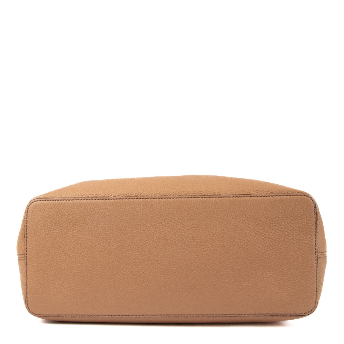 Shop safe online at Labellov in Antwerp, Brussels and Knokke this 100% authentic second hand Gucci Beige Soho Shoulder Bag. Veilig online tweedehands authentieke Gucci Beige Soho Shoulder handtas kopen bij Labellov.