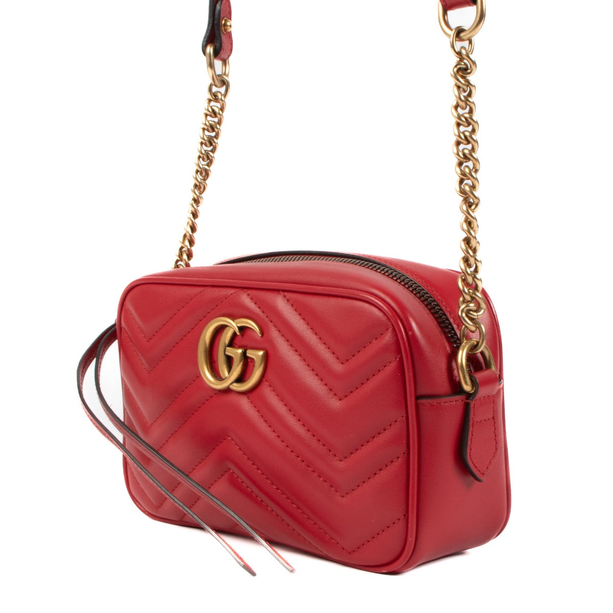 Shop safe online at Labellov in Antwerp, Brussels and Knokke this 100% authentic second hand Gucci Red GG Mini Marmont Crossbody