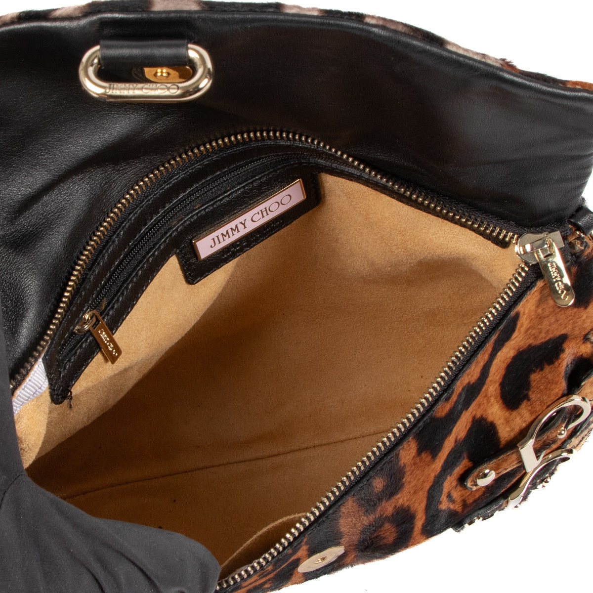 Shop safe online at Labellov in Antwerp, Brussels and Knokke this 100% authentic second hand Jimmy Choo Leopard Pony Hair Shoulder Bag. Veilig online tweedehands authentieke Jimmy Choo Leopard Pony Hair Shoulder handtas kopen bij Labellov.