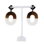 Shop 100% authentic second-hand Hermès Brown/White Horn Istheme Earrings on Labellov.com