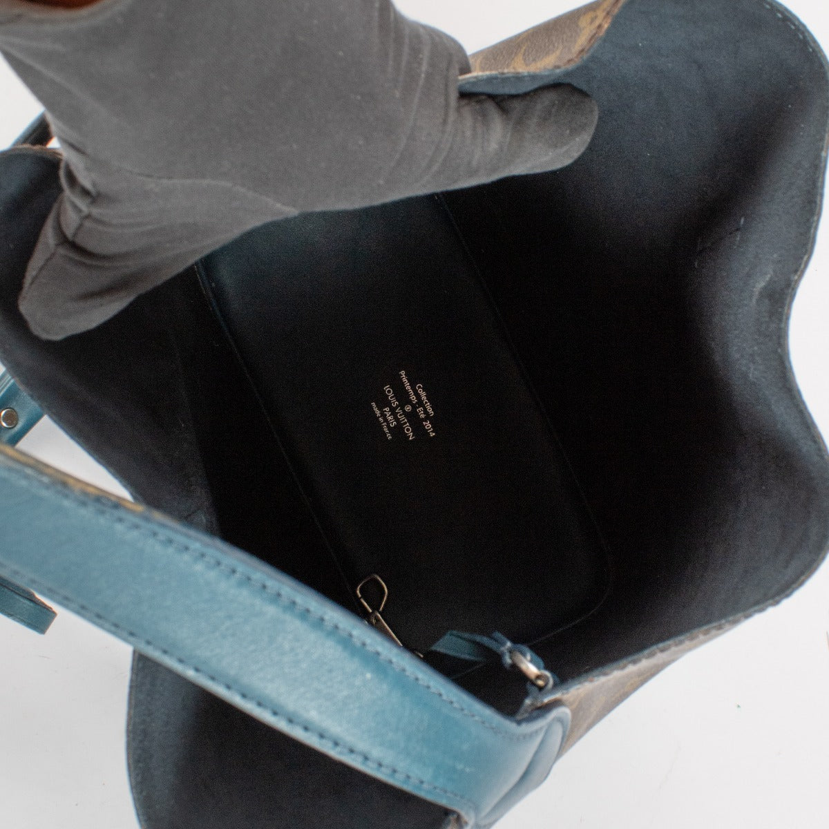 Shop 100 % authentic secondhand Louis Vuitton Noè Idole Bucket Bag on Labellov.com