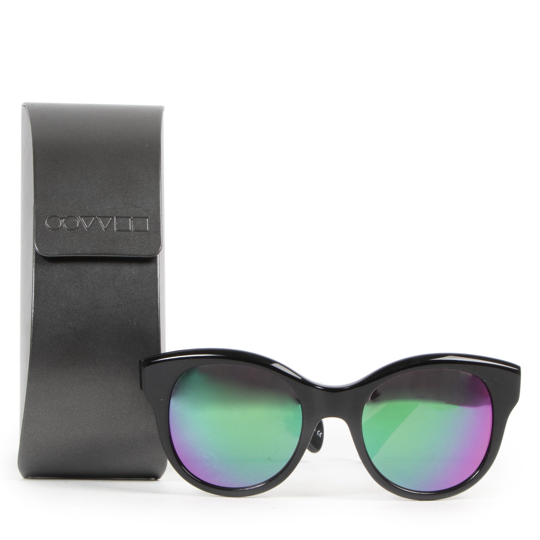 Achetez des lunettes de soleil Oliver Peoples d'occasion, authentiques et à bon prix chez LabelLOV.