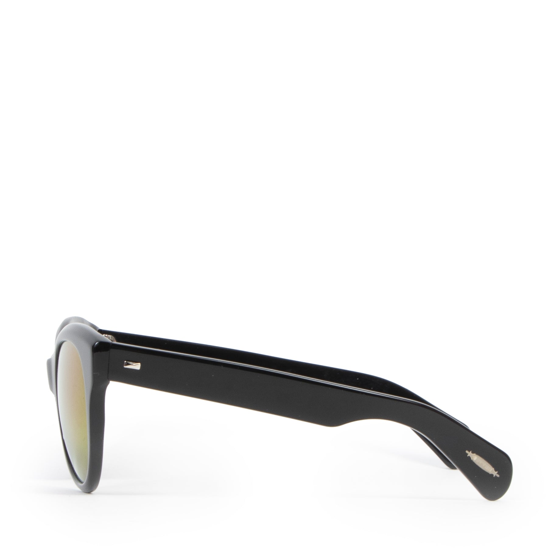 Koop authentieke tweedehands Oliver Peoples zonnebrillen met juiste prijs bij LabelLOV.