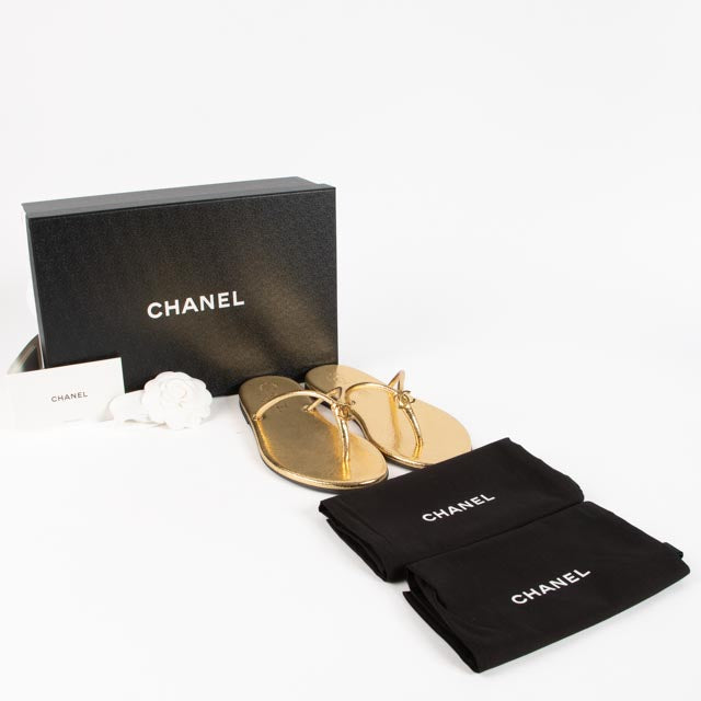 Chanel 26S Gold Leather Thong Sandals - Size 36